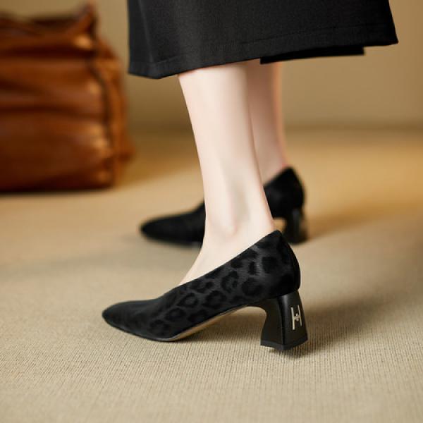 Crafted Leather Elegance: High-End Handcrafted Shoes(E5or76822)