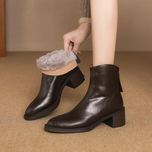 Handcrafted Leather Women's Shoes: Elegance Redefined.(Easn20182275)