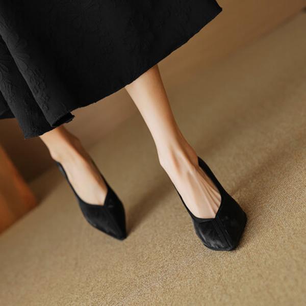 Elegant Handcrafted Leather Women's Shoes with Luxurious Craftsmanship(EcqiHL-2763)