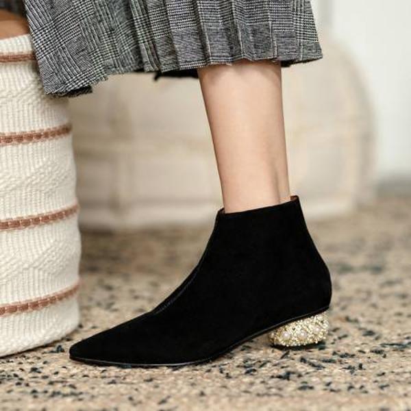 Handcrafted Leather Women's Shoes: A Fusion of Elegance and Luxury.(Edfmr5055)