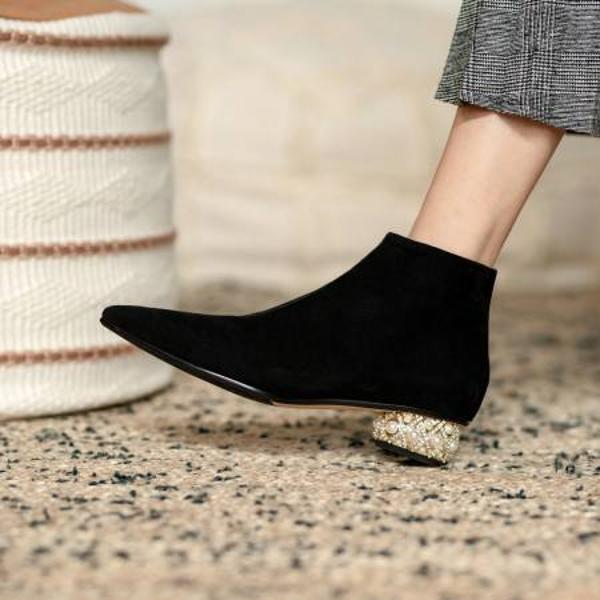 Handcrafted Leather Women's Shoes: A Fusion of Elegance and Luxury.(Edfmr5055)