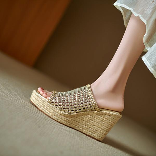 Elegant Handcrafted Leather Women's Shoes: Luxury Craftsmanship.(EdlnxC-12)